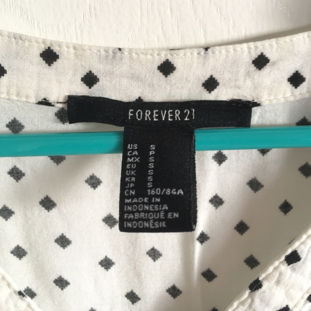 Tiny Square Pattern Top - Picture 4 of 4